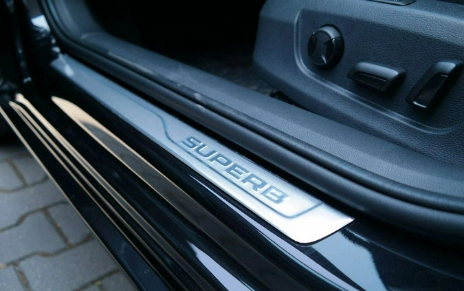 Skoda Superb cena 174790 przebieg: 5, rok produkcji 2024 z Sędziszów małe 781